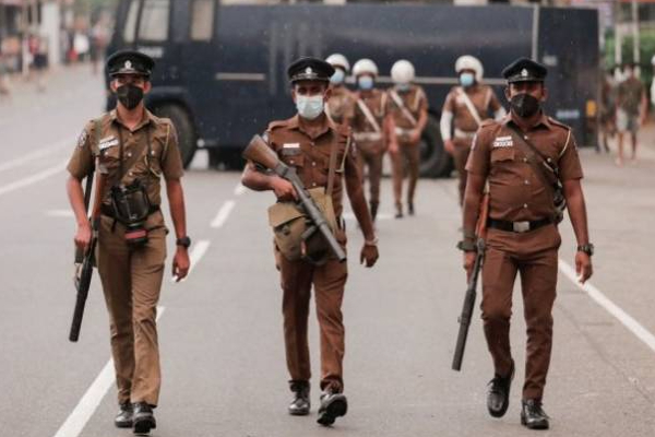 பொதுமக்களே அவதானம்... பொலிஸார் விடுத்துள்ள எச்சரிக்கை தகவல்! | Sri Lanka Female Disguised Robbery Police Warning