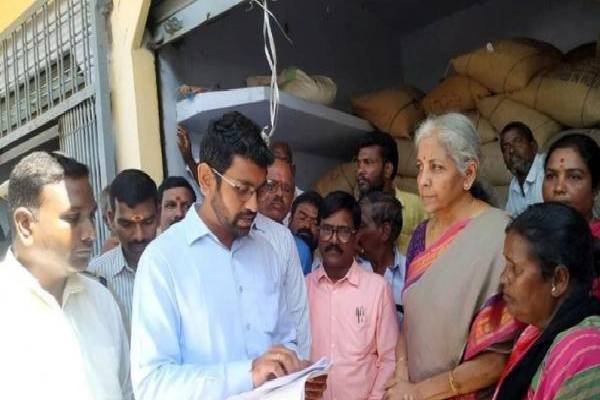 பிரதமருக்கு நானே பேனர் வைப்பேன் : மாவட்ட ஆட்சியரை உலுக்கி எடுத்த நிர்மலா சீதாராமன் | Modi Photo In The Ration Shop Nirmala Sitharaman பிரதமருக்கு நானே பேனர் வைப்பேன் : மாவட்ட ஆட்சியரை உலுக்கி எடுத்த நிர்மலா சீதாராமன் | Modi Photo In The Ration Shop Nirmala Sitharaman