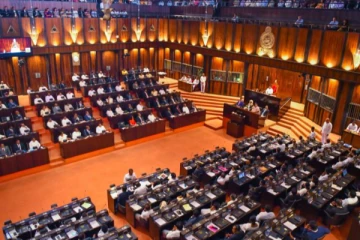 எரிபொருள் விவகாரத்தால் சபையில் அமளிதுமளி!