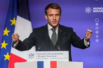 பிரித்தானியாவை விட்டால் எங்களுக்கு உதவி செய்ய யாரும் இல்லை... பணிந்தார் மேக்ரான்!