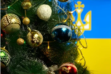 நூறாண்டு கால வழக்கத்தை மாற்றிய உக்ரைன் ! நாடுதழுவிய ரீதியில் இடம்பெற்ற கிறிஸ்மஸ் கொண்டாட்டம்