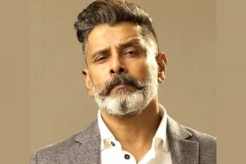 நடிகர் விக்ரம் காரை துரத்திய ரசிகர்கள்.. விக்ரம் செய்த தரமான செயல், வீடியோ வைரல்