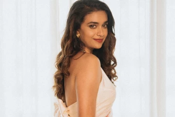 அழகிய சேலையில் கீர்த்தி சுரேஷ்.. அசத்தலான ஸ்டில்கள்