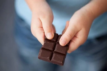 யாழ்ப்பாணத்தில் மாணவி கொடுத்த சொக்லேட்டால் ஏற்பட்ட வில்லங்கம்