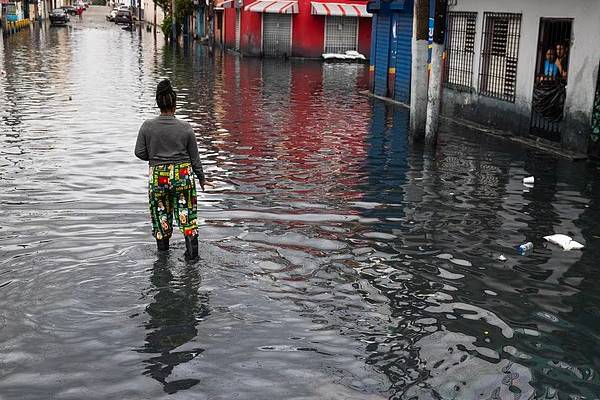 தொடர்ந்து தீவிரமடையும் மெலிசா புயல்: அவசரமாக வெளியேற்றப்படும் மக்கள் | Hurricane Melissa Continues Chaotic தொடர்ந்து தீவிரமடையும் மெலிசா புயல்: அவசரமாக வெளியேற்றப்படும் மக்கள் | Hurricane Melissa Continues Chaotic
