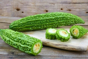 இந்த உணவுகளுடன் சேர்த்து பாகற்காயை சாப்பிடாதீங்க! ஆபத்தாம்