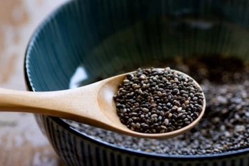 இதை  சாப்பிட்டா எடை குறையாதா... ​சியா விதைகள் உடலுக்கு ஆபத்தானதா?