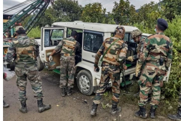 நாகாலாந்தில் பாதுகாப்பு படையினர் நடத்திய தாக்குதலில் 13 அப்பாவி மக்கள் உயிரிழப்பு