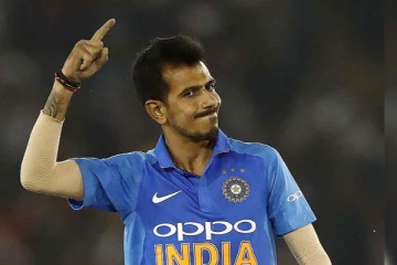 முதல் ஒருநாள் போட்டியில் புதிய சாதனை படைத்த யுஸ்வேந்திர சாஹல் - குவியும் பாராட்டு