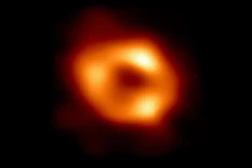 சூரியனைவிட 4 மில்லியன் மடங்கு பெரிய கருந்துளை கண்டுபிடிப்பு - வைரலாகும் முதல் புகைப்படம்