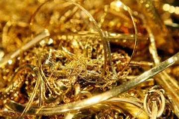 இலங்கையில் உச்சம் தொட்ட பொருளாதார நெருக்கடி! தங்க நகைகளை விற்க குவியும் மக்கள்