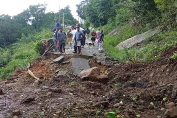 நோட்டன் பகுதியில்  மண்சரிவு  : சாரதிகளுக்கு விடுக்கப்பட்டுள்ள முக்கிய கோரிக்கை