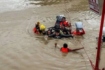 பிலிப்பைன்சில் டிராமி புயலால் 65 பேர் உயிரிழப்பு