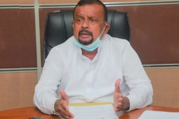 மஹிந்த ராஜபக்சவை அரசியல் வாதிகள் கிழட்டு மைனா என விமர்சிக்கின்றனர்; எஸ்.எம். சந்திரசேன