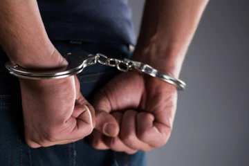 தென்னிலங்கையில் கைதியின் தாக்குதலுக்கு இலக்காகி காவல்துறை அதிகாரி படுகாயம்