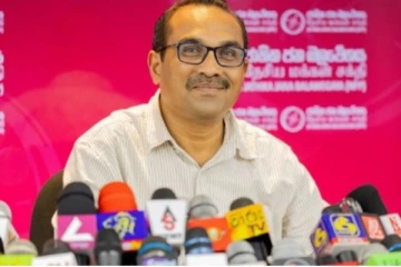 நாமல் ஐஸ்லாந்திலா ஜனாதிபதியாக முயற்சிக்கின்றார்:பிமல் கேள்வி