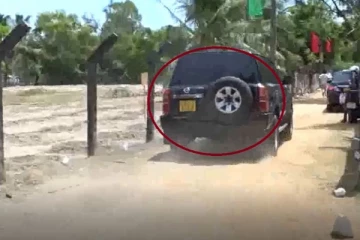 ஊடகவியலாளர்களின் கேள்விகளுக்கு பதிலளிக்காமல் சென்ற வியாழேந்திரன்