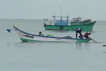 தமிழக மீனவர்களிடம் நடுக்கடலில் இலங்கை கடற்கொள்ளையர்கள் கைவரிசை - இந்திய ஊடகம் தகவல்
