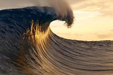 கடல் அலை மேகத்தை தொட்டுச் செல்வதை அவதானித்தீர்களா? இயற்கையின் பேரதிர்ஷ்டம்