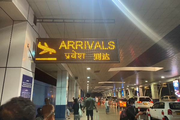 கட்டுநாயக்க விமான நிலையத்தில் வேற்று மொழி பெயர் பலகை - பின்னணி..! | Katunayake Airport In Hindi Chinese Language