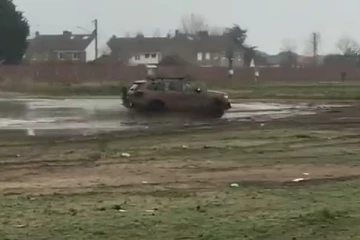 புலம்பெயர்வோர் முன் பிரெஞ்சு இராணுவ வீரர்கள் செய்த வேடிக்கை: வீடியோ வைரலானதால் சிக்கல்