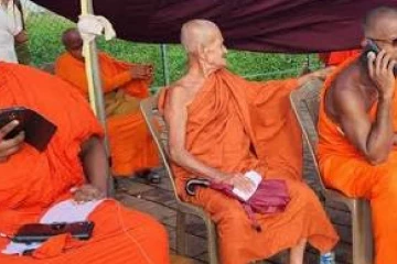 විහාර මහා දේවි උද්‍යානයේ කඳවුරු බදින සංඝරත්නය - මෙන්න විස්තරේ [VIDEO]