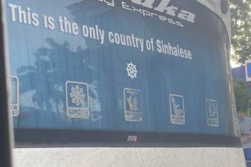 இலங்கை சிங்களவர்களுக்கு மாத்திரம் உரியதா? பேருந்தில் எழுதப்பட்ட வாசகத்தால் கொந்தளித்த நபர்!