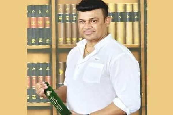 பட்டப்படிப்பை முடித்தார் ரஞ்சன் ராமநாயக்க | Ranjan Ramamayake Completes His Degree