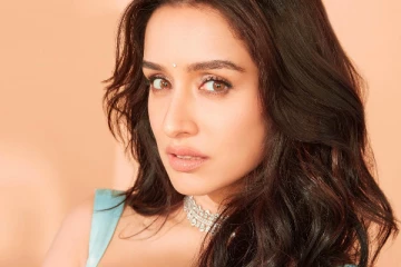 ஷ்ரத்தா கபூர் சேலையில் அழகிய புகைப்படங்கள்