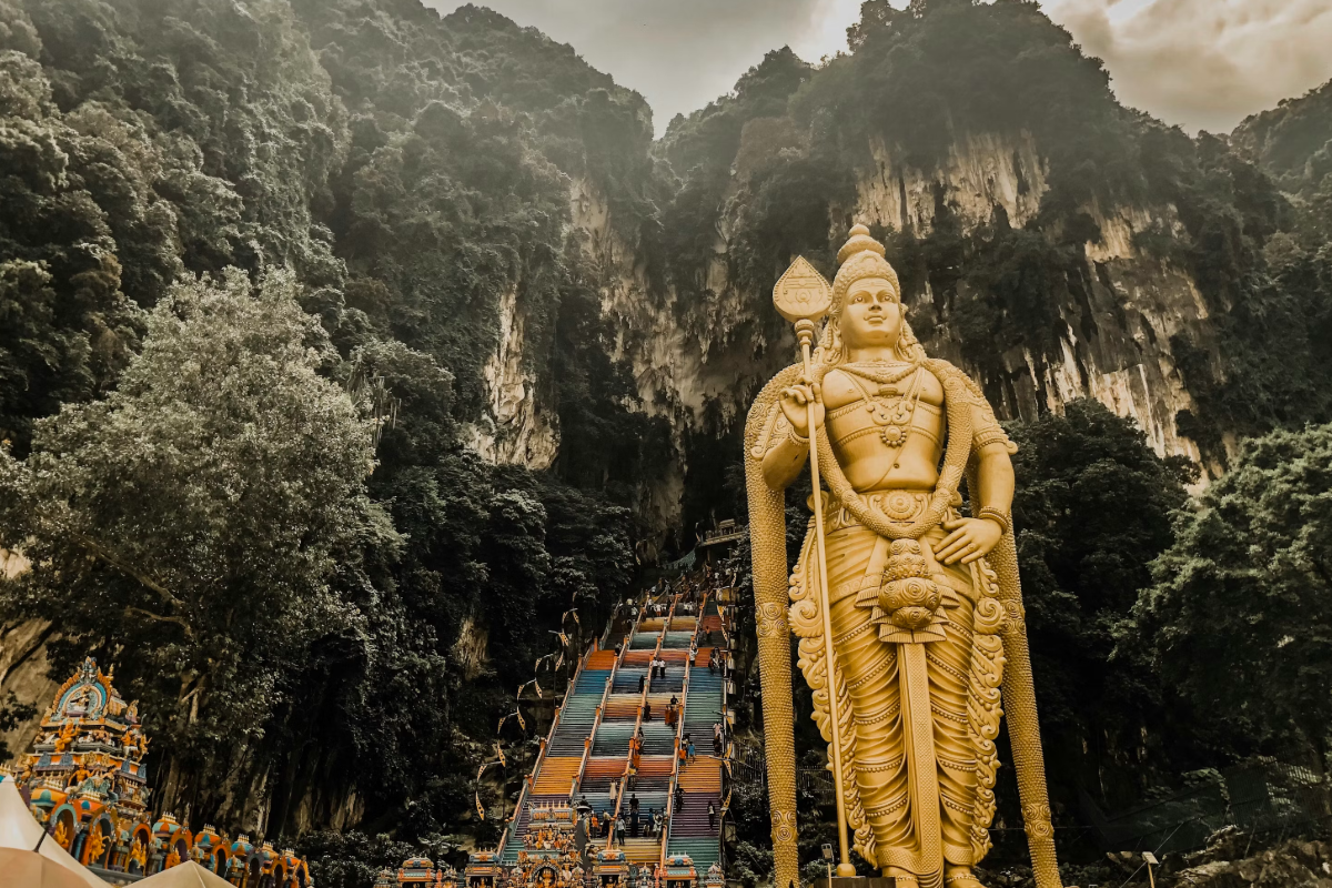 அருணகிரிநாதர் வரலாறு: திருப்புகழ் பாடியவர் ஒரு காலத்தில் இவ்வளவு மோசமானவரா? | Lord Murugan Devotee Arunagirinathar History