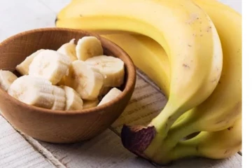 வாழைப்பழம் அடிக்கடி சாப்பிட்டால் என்ன நடக்கும் தெரியுமா? இவ்ளோ பாதிப்பு இருக்காம் உஷாரா இருங்க