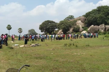 தமிழர் பாரம்பரிய மலையில்  பௌத்தவிகாரை அமைக்க முயற்சி;   தடுத்தி நிறுத்திய  பிரதேசவாசிகள்