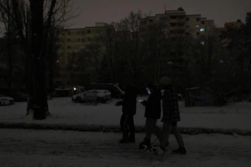 ஜேர்மன் தலைநகர் பெர்லினில் இருளில் மூழ்கிய 45,000 வீடுகள்: மேயர் குற்றச்சாட்டு