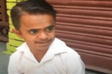 3.7 அடி மனிதனுக்கு 35 நிறுவனங்களில் இருந்து வேலைக்கு அழைப்பு!!