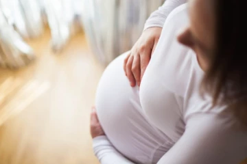 தாயின் வயிற்றுக்குள் உயிரிழந்த குழந்தைக்கு கொரோனா தொற்று