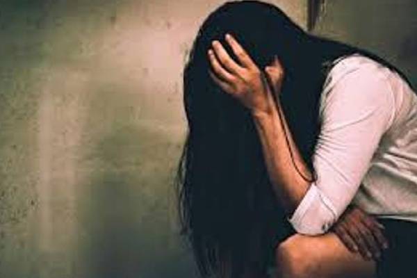 கண்ணாடிக்குள் ஒளிந்த கேமரா ; பொது இடங்களில் பெண்களுக்கு நேரும் பயங்கரம் | Camera Hidden In Glass Technology Preys On Women