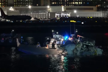 அமெரிக்க விமான விபத்தில் 64 பேரும் இறந்திருக்கலாம்: அதிர்ச்சியை ஏற்படுத்தும் தகவல்