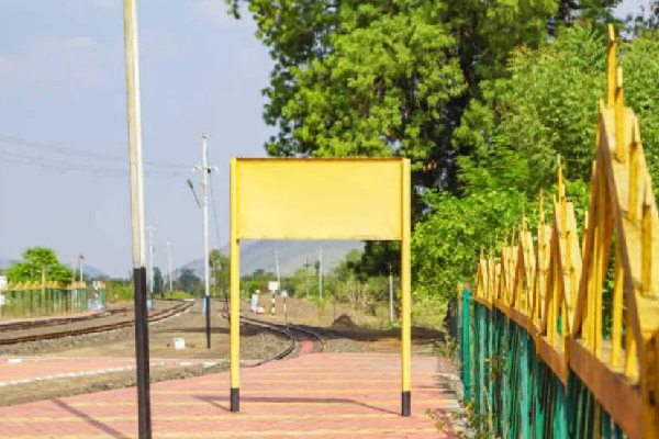 இந்தியாவில் பெயரே இல்லாத ரயில்வே ஸ்டேஷன் - மர்மமான நடைமுறை | Railway Station Has No Name In India Details இந்தியாவில் பெயரே இல்லாத ரயில்வே ஸ்டேஷன் - மர்மமான நடைமுறை | Railway Station Has No Name In India Details