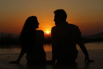 பிரபல நடிகையின் ரிசார்ட்டில் காதலர்களுக்கு நடந்த கொடுமை - சென்னையில் பரபரப்பு!