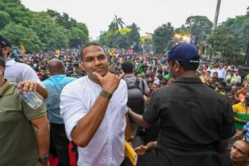 විශ්වාසභංගය සහ දෝෂාභියෝගය මැතිසබයට යොමු කරන දිනය මෙන්න.. - හරීන්ගෙන් මැයි රැළියේදී විශේෂ ප්රකාශයක්