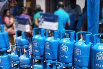 රාජ්‍ය ඇමතිවරයෙකුට ගෑස් සිලින්ඩර ප්‍රහාරයක්...