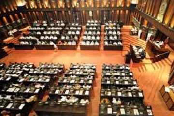 ඇතිවු උණුසුම් තත්ත්වයක් නිසා පාර්ලිමේන්තුව තාවකාලිකව අත්හිටුවයි...