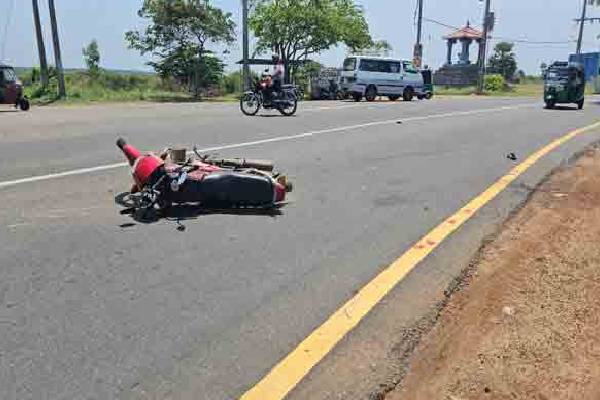 யாழ். செம்மணி மயானத்திற்கு அருகாமையில் விபத்தில் சிக்கிய நபர் உயிரிழப்பு! | Jaffna Person Killed Accident Near Semmani Ceme