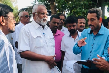 காரைக்கால் திண்ம கழிவு சேகரிக்கும் நிலைய விவகாரத்திற்கு விரைவில் தீர்வு : டக்ளஸ் உறுதி