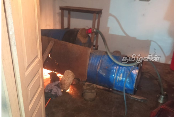 உடுவிலில் கசிப்பு உற்பத்தி நிலையம் முற்றுகை - பெருமளவான கோடா மீட்பு | Arrest At Chunnakam