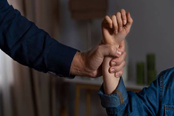 2 மகள்களை பாலியல் வன்கொடுமை செய்த தந்தை - கொடூர பின்னணி | Father Who Raped 2 Daughters Karnataka 2 மகள்களை பாலியல் வன்கொடுமை செய்த தந்தை - கொடூர பின்னணி | Father Who Raped 2 Daughters Karnataka