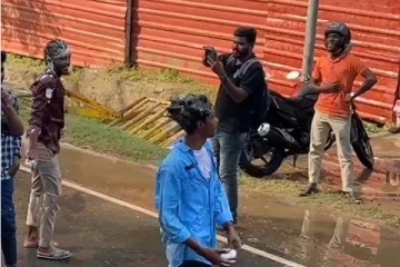 யாழில் பொலிஸாரின் நீர்த்தாரை பிரயோகத்தில் குளித்த இளைஞர்கள்! (Photos)