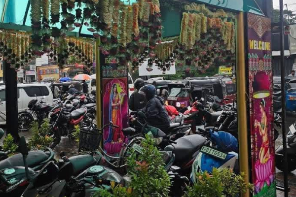 யாழில் முண்டியடித்த மக்கள்; சிலமணி நேரங்களில் பல ஆயிரம் mobitl சிம் விற்பனை ! | Thousands Mobitel Sim Sold Few Hours In Jaffna