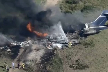 கொளுந்து விட்டு எரிந்த பயணிகள் விமானம்: 19 பேரின் நிலை? அதிர்ச்சி காணொளி