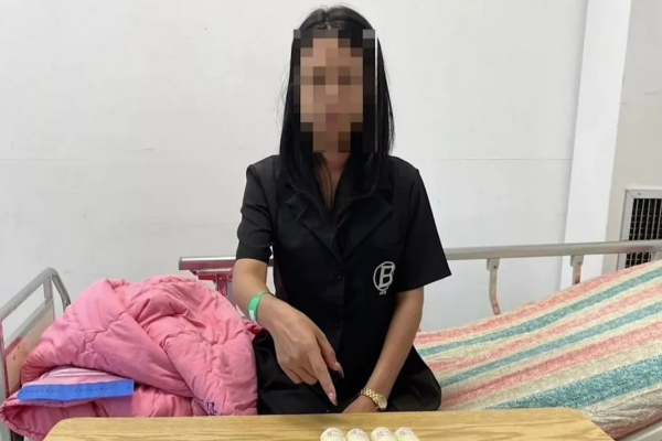 விமான நிலையத்தில் கைது செய்யப்பட்ட இளம்பெண்கள்: எக்ஸ்ரேயில் தெரிந்த அதிர்ச்சி காட்சி | Breaking Two Women Caught Smuggling